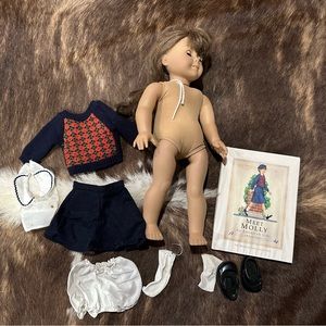 VGUC Authentic American Doll Molly with original and extra accessories